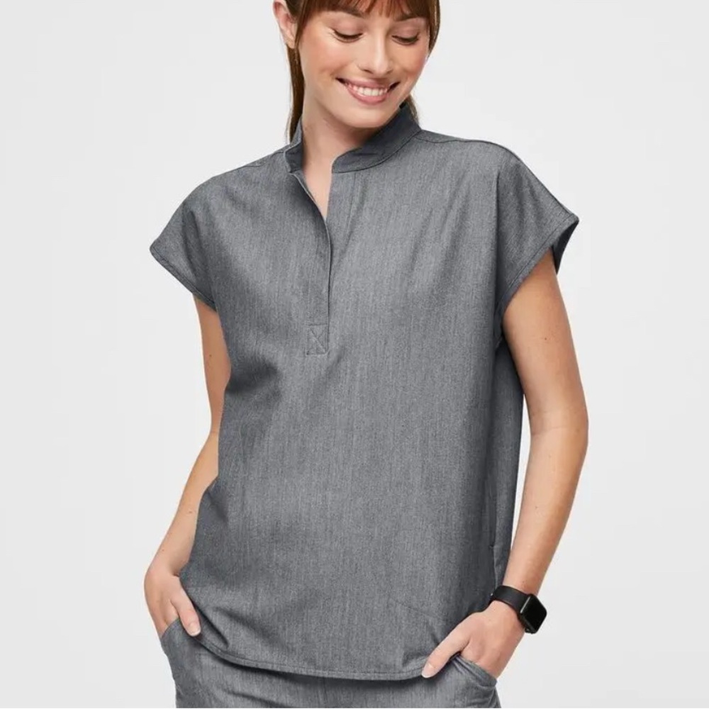 Figs scrub top size small- graphite color